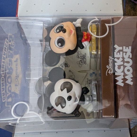 Disney Doorables Grand Entrance 3-in Mickey Mouse Steamboat Willie 2-piece Set - Picture 5 of 6